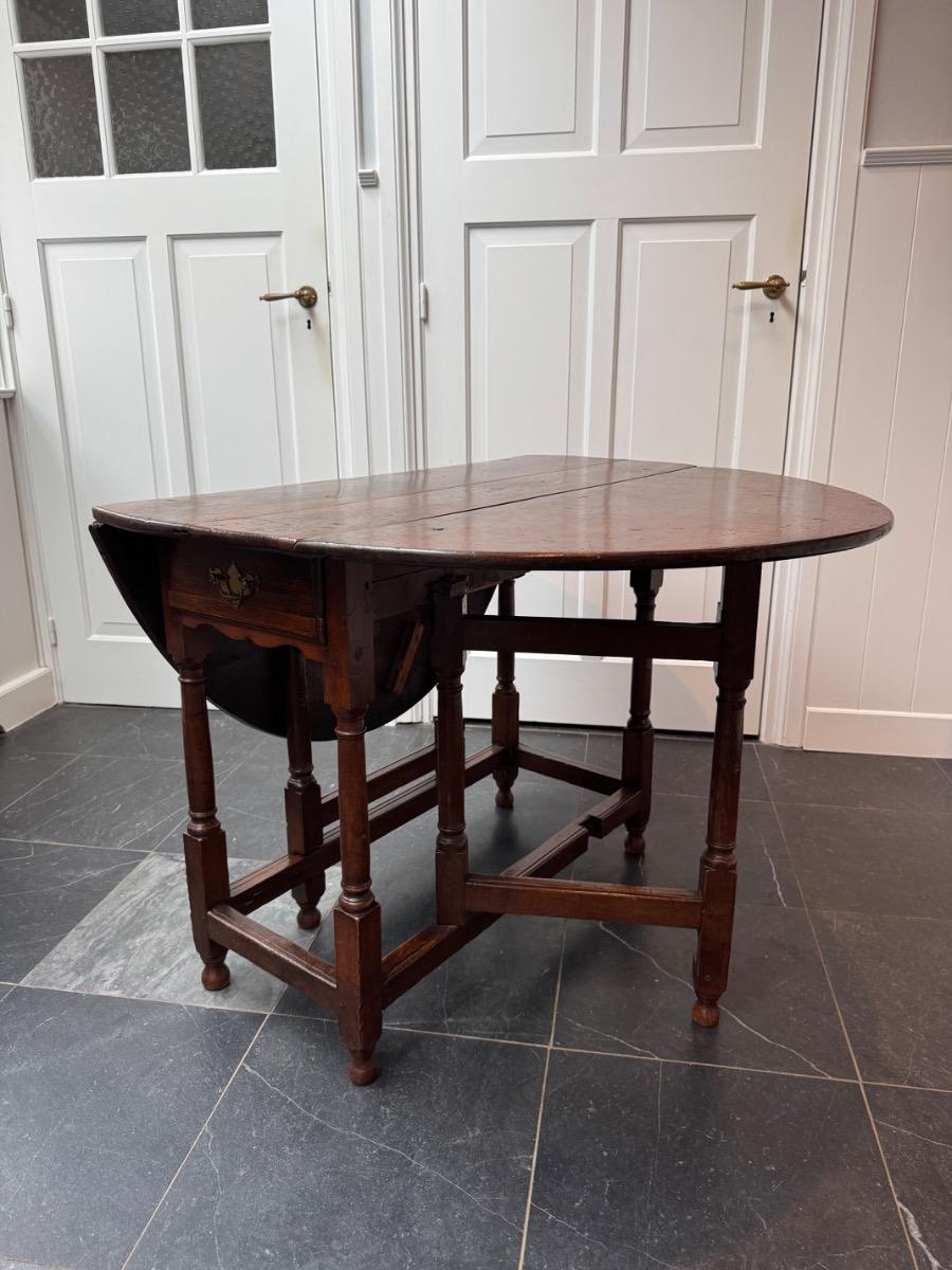 18th century Gateleg table