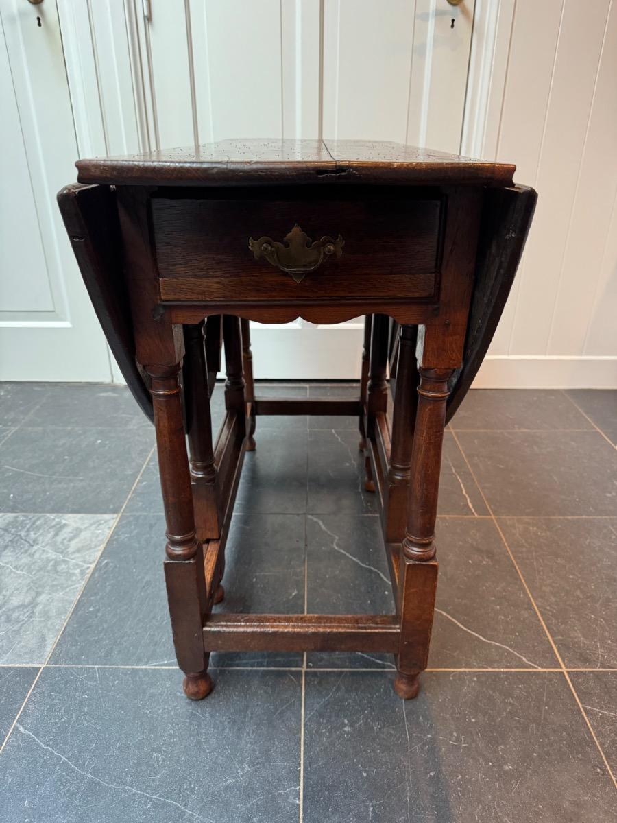 18th century Gateleg table