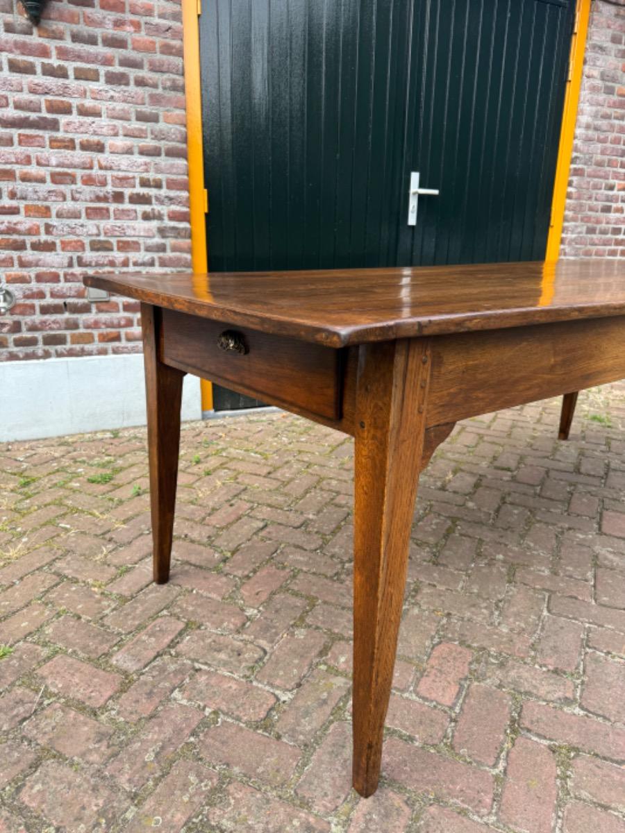 Antieke eettafel in eikenhout 