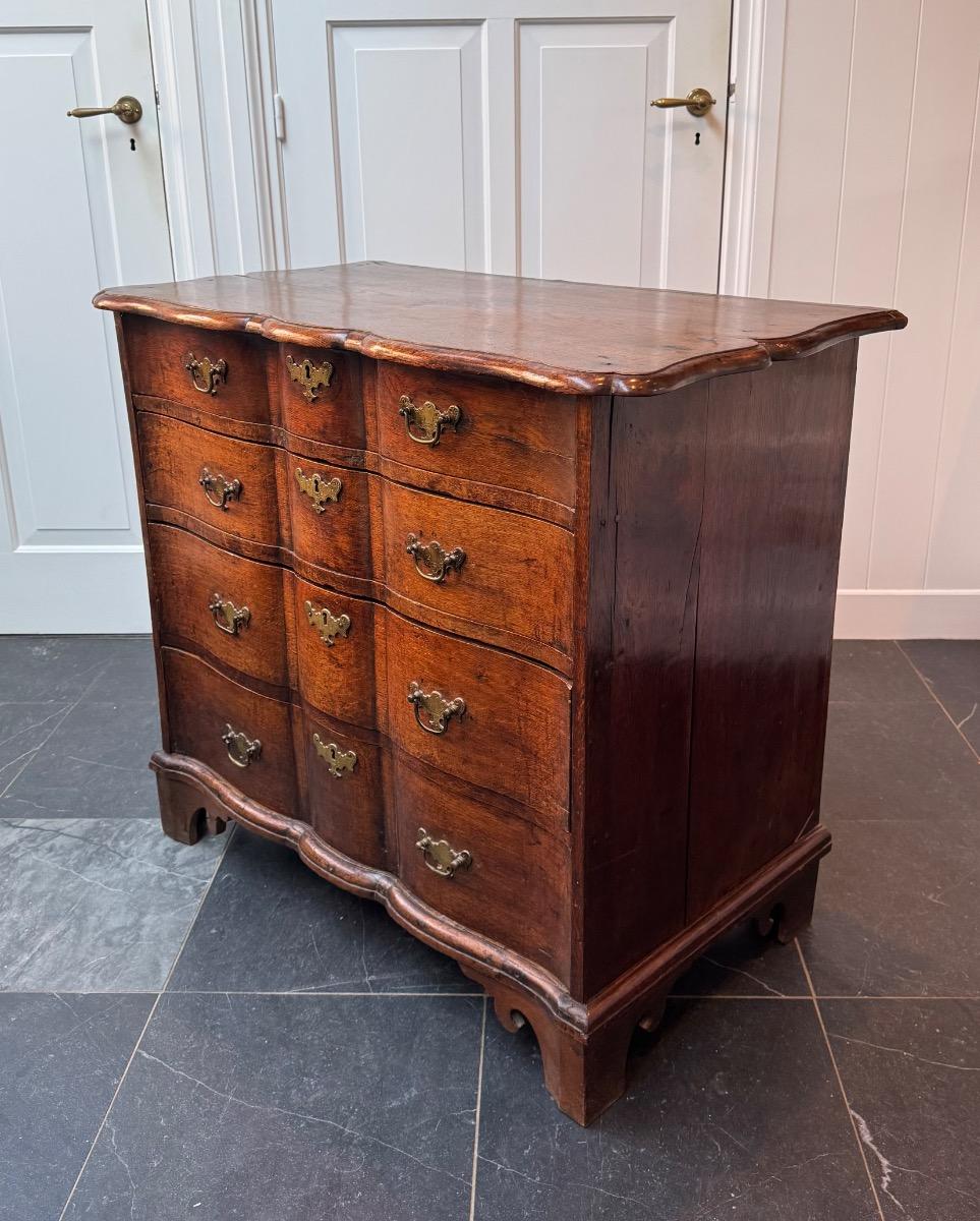 Beautiful Dutch chest of drawers 18th century (F16)