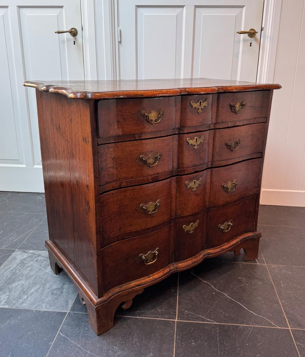 Beautiful Dutch chest of drawers 18th century (F16)