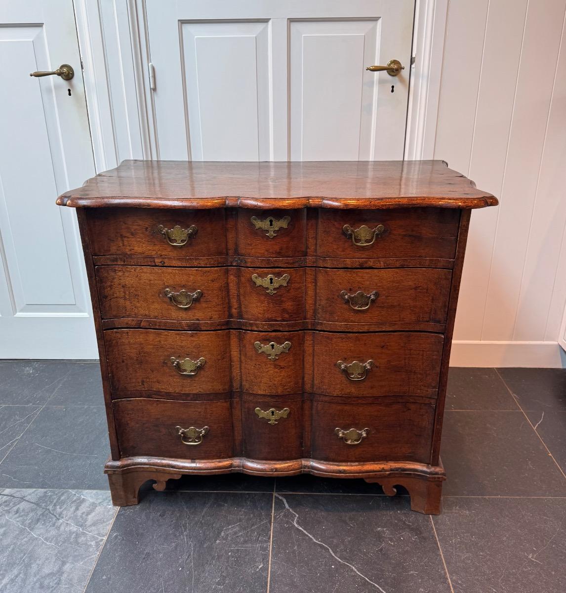 Beautiful Dutch chest of drawers 18th century (F16)