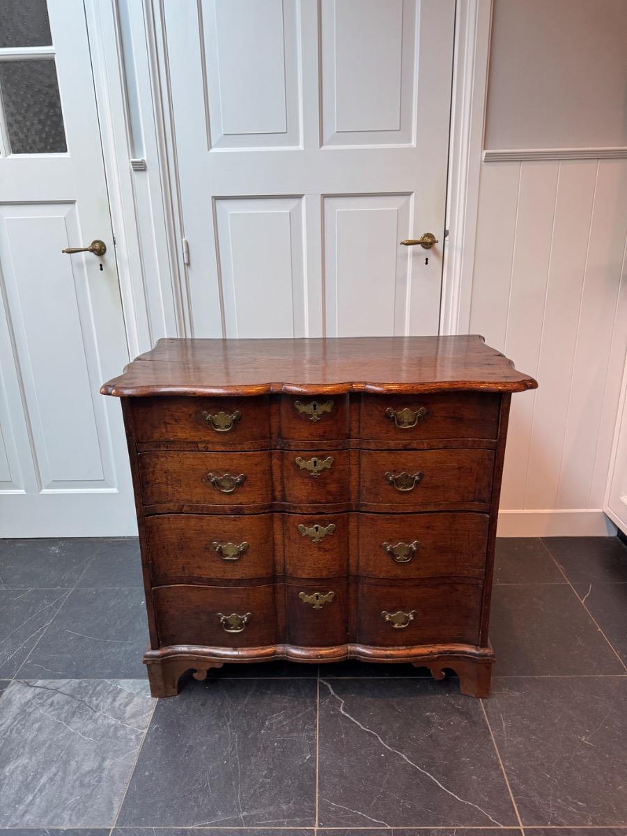 Beautiful Dutch chest of drawers 18th century (F16)