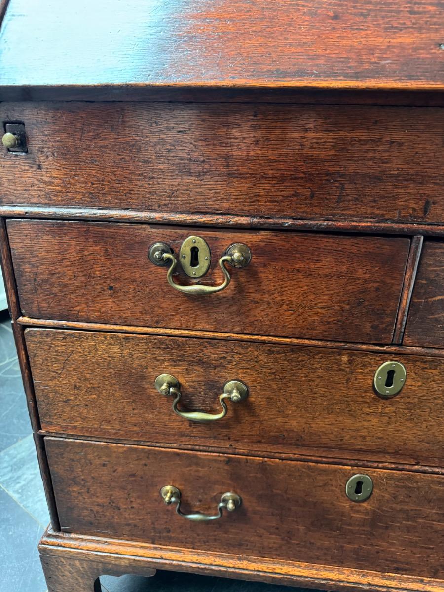 Bureau ca 1740 in oak (F15)