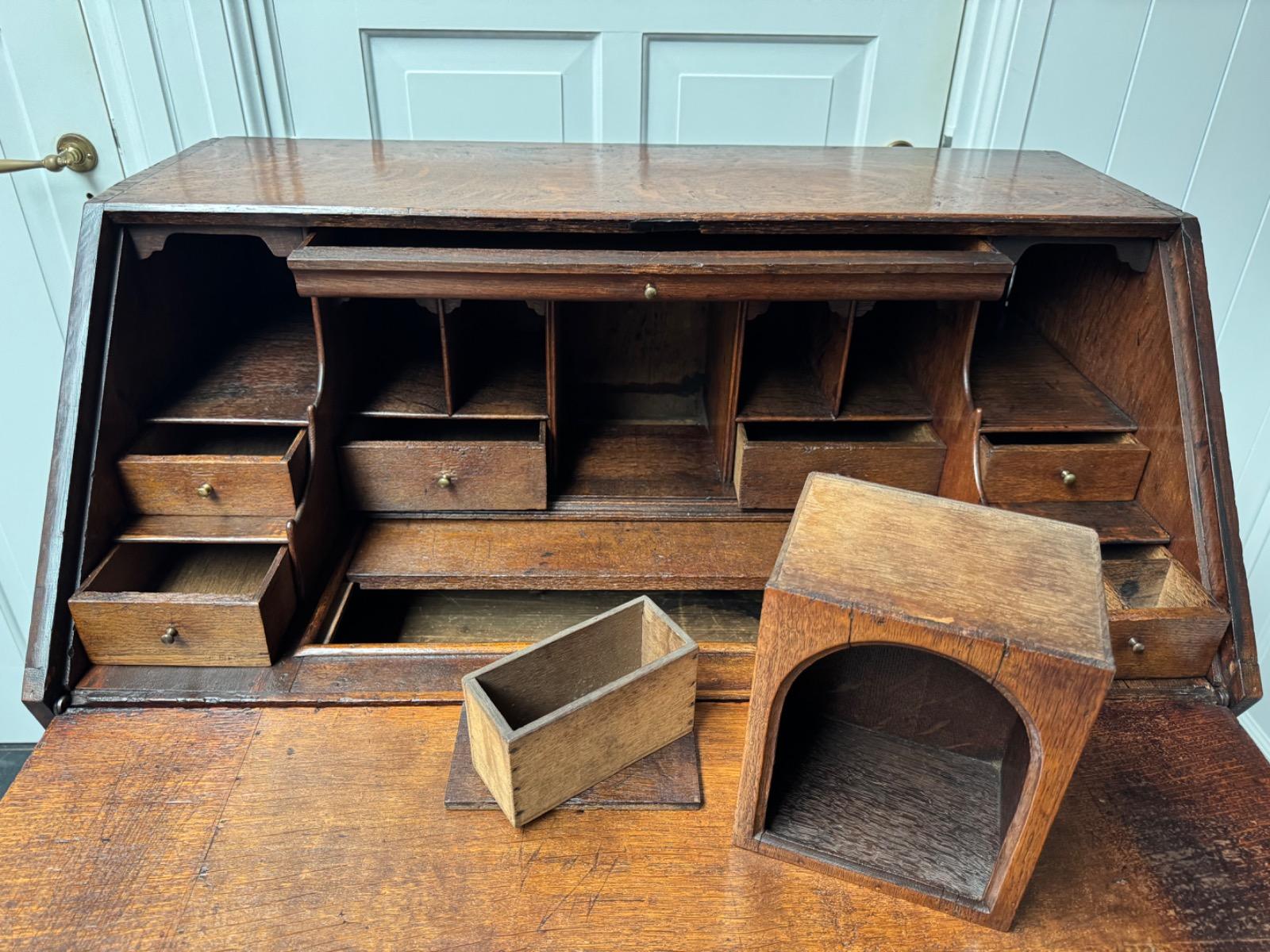 Bureau ca 1740 in oak (F15)