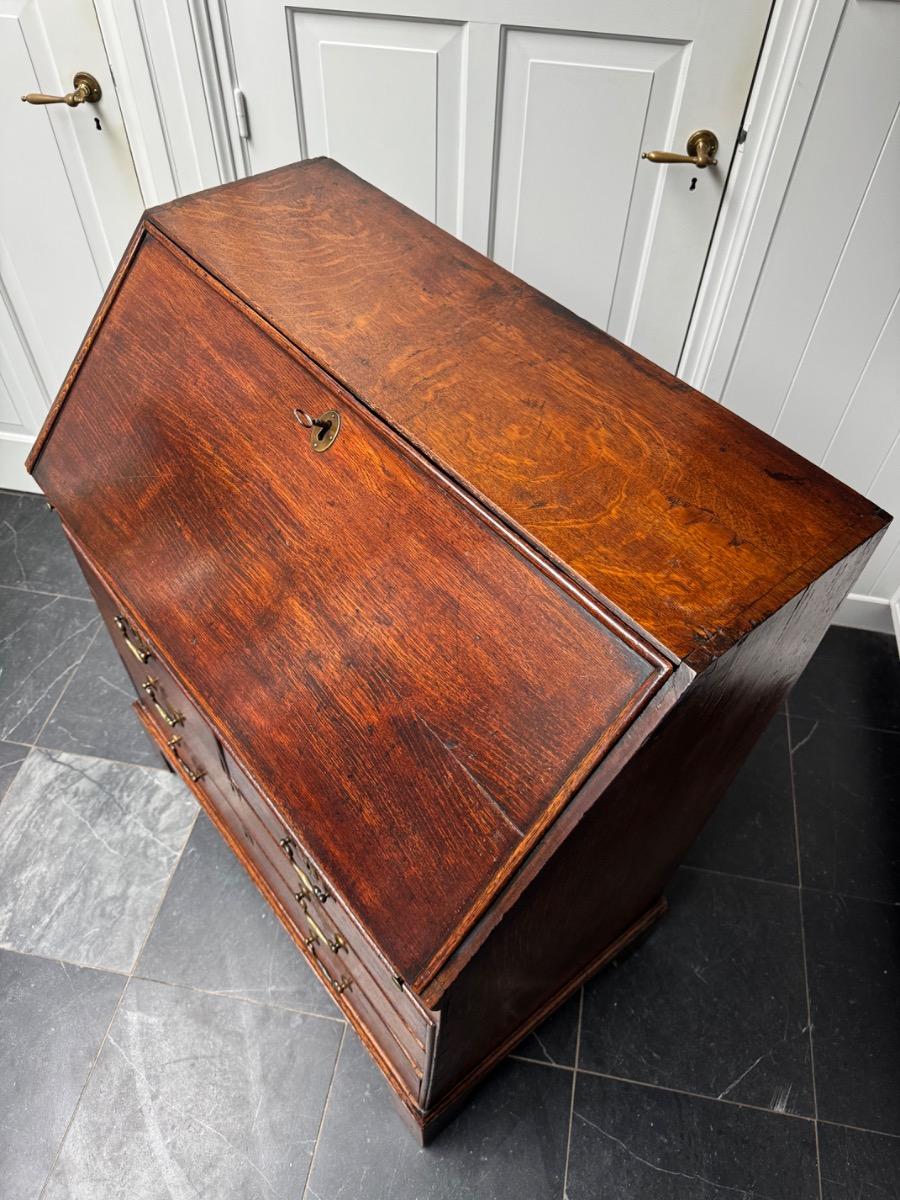 Bureau ca 1740 in oak (F15)