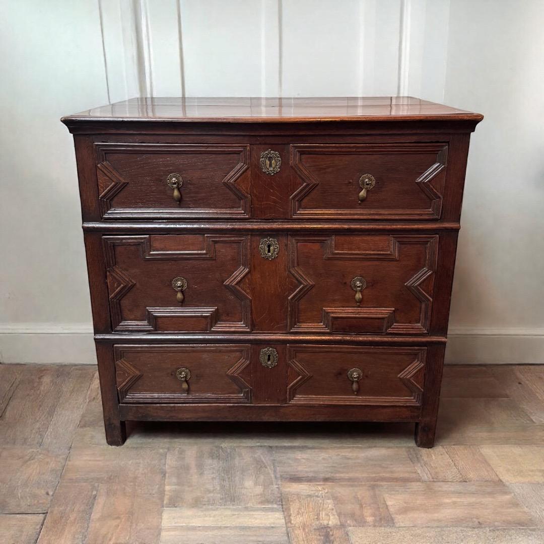 Chest of drawers ca 1680