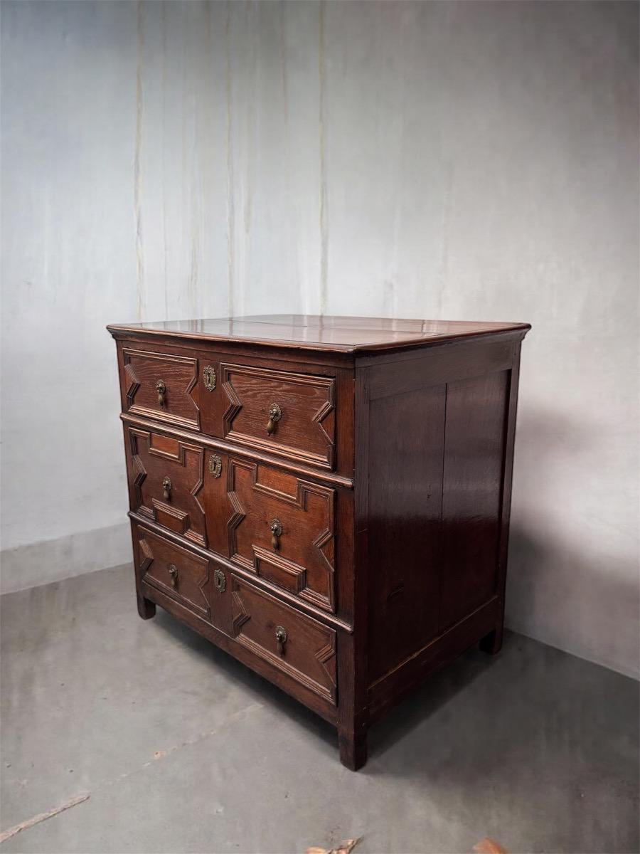 Chest of drawers ca 1680