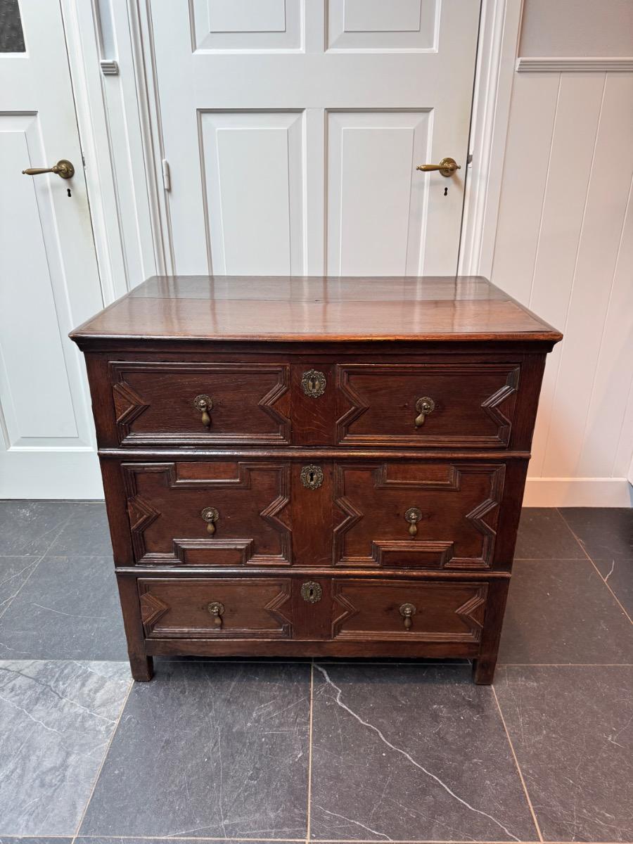 Chest of drawers ca 1680