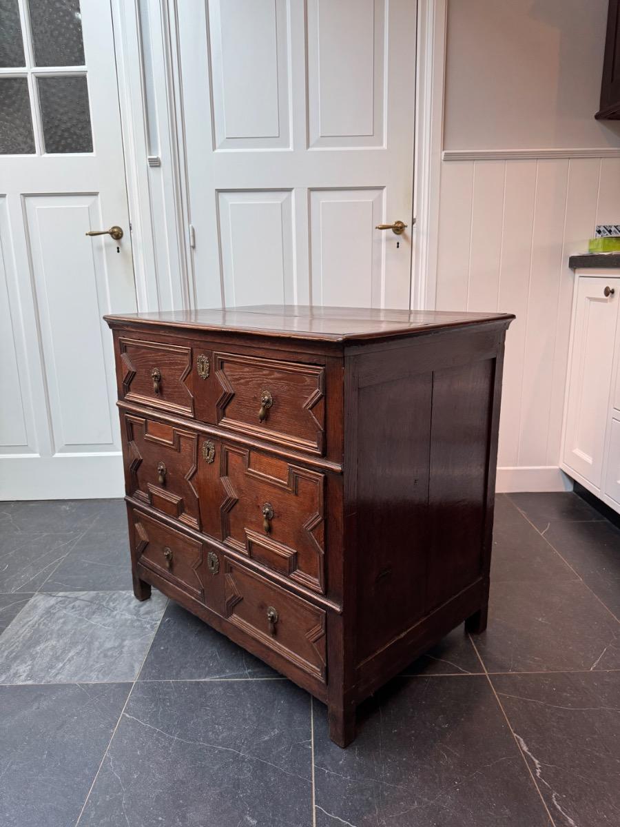 Chest of drawers ca 1680