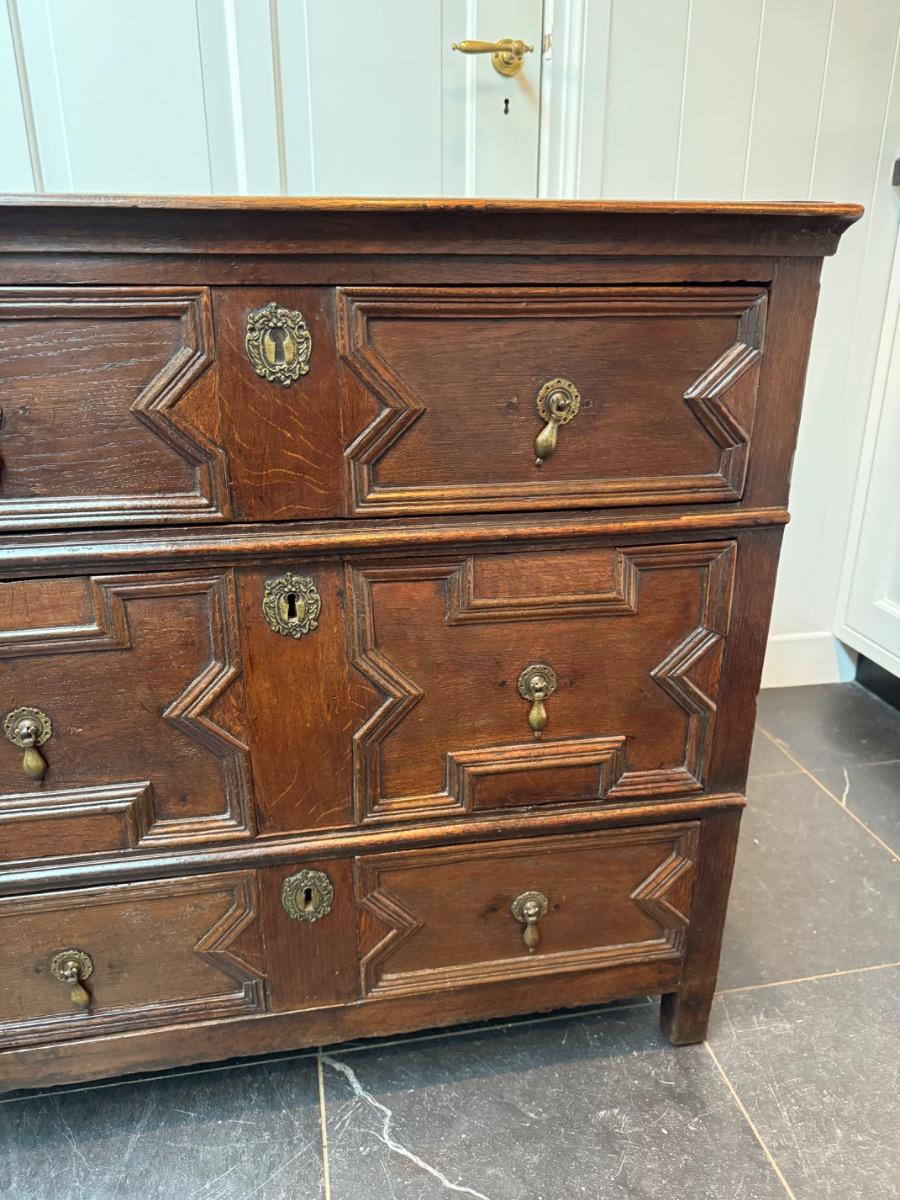 Chest of drawers ca 1680