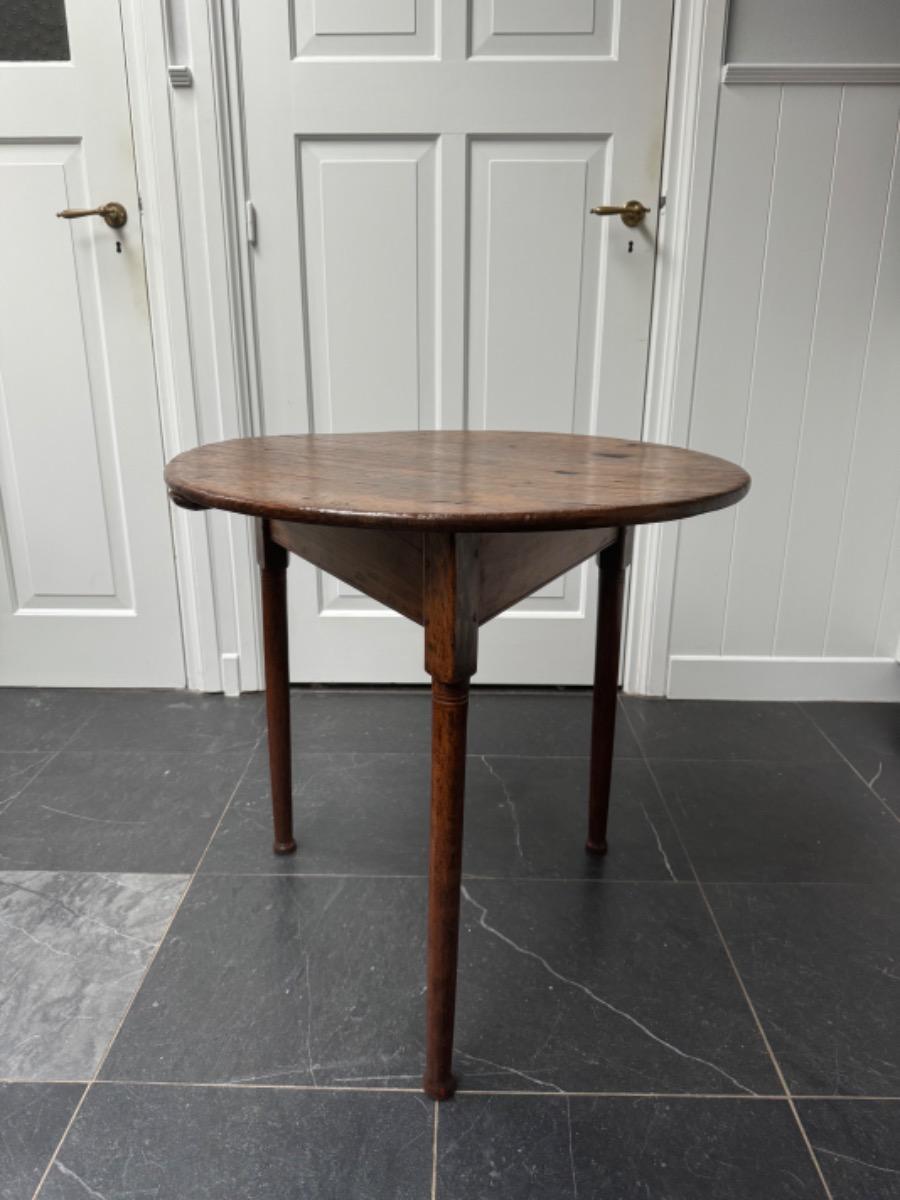 Cricket tafel table