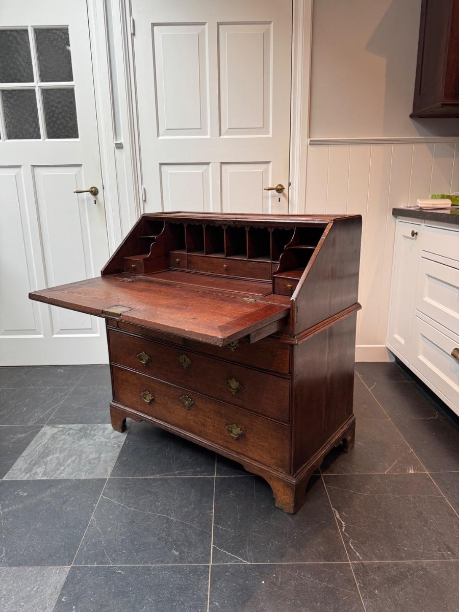 Oak bureau ca 1720 (F14)