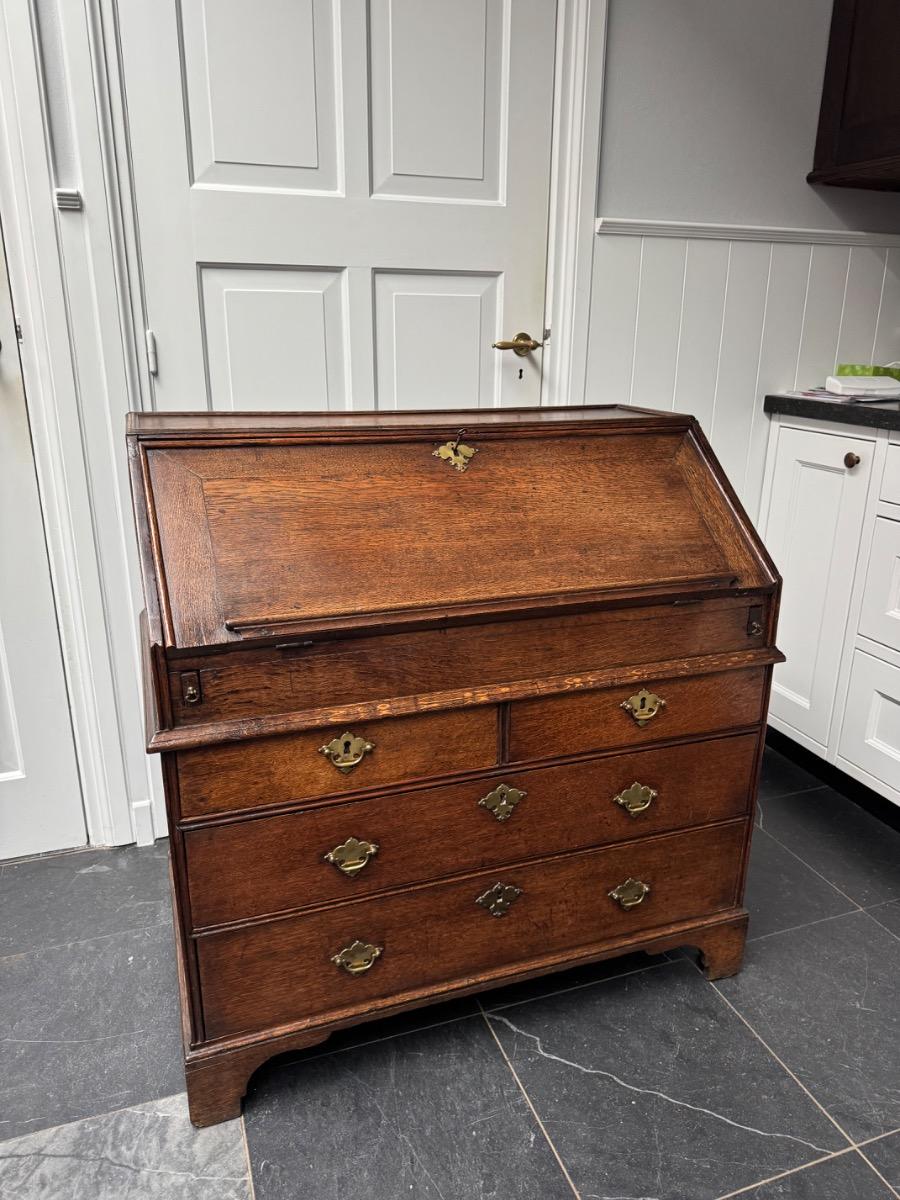 Oak bureau ca 1720 (F14)