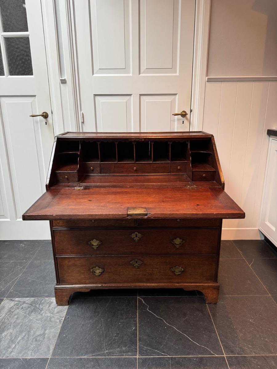 Oak bureau ca 1720 (F14)