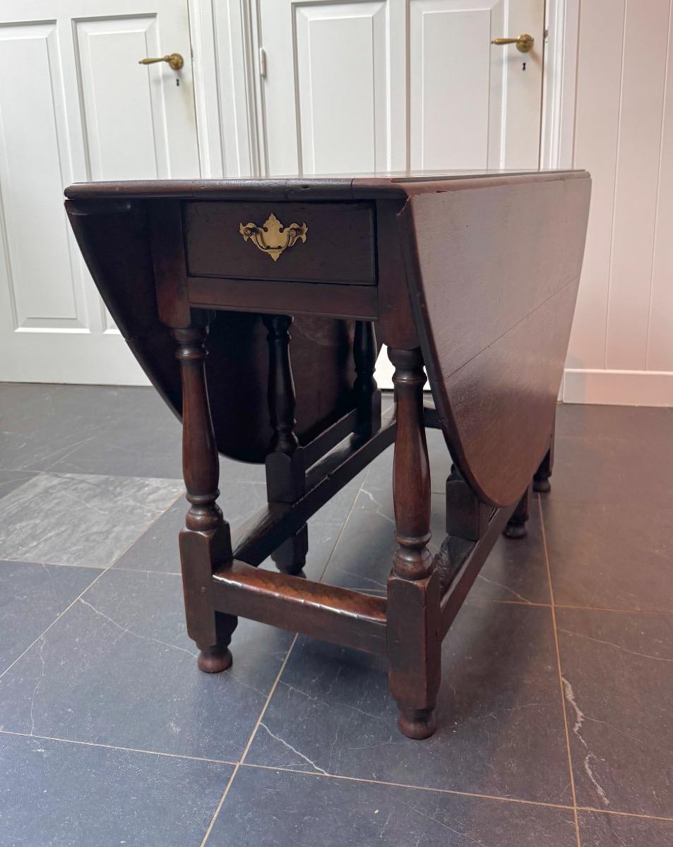 Oak Gateleg table ca 1720