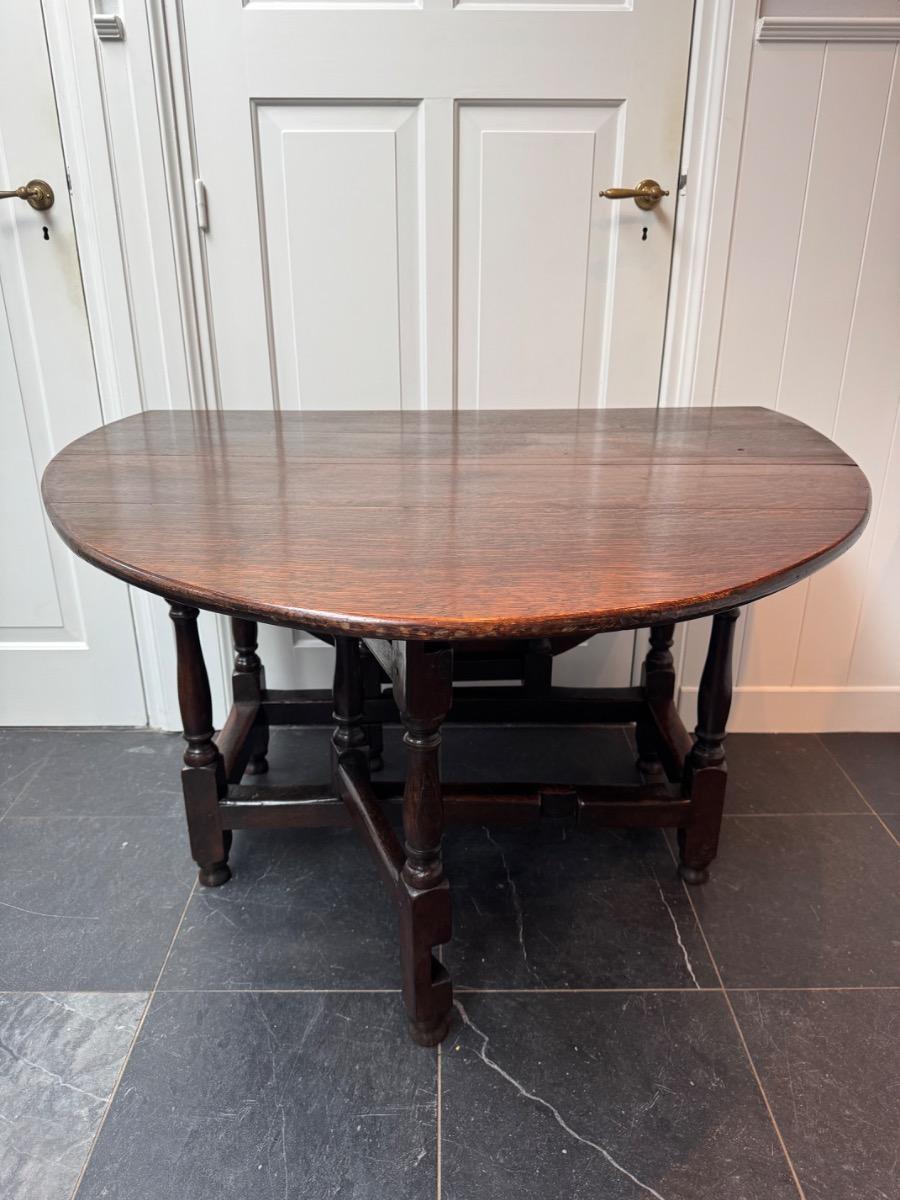 Oak Gateleg table ca 1720