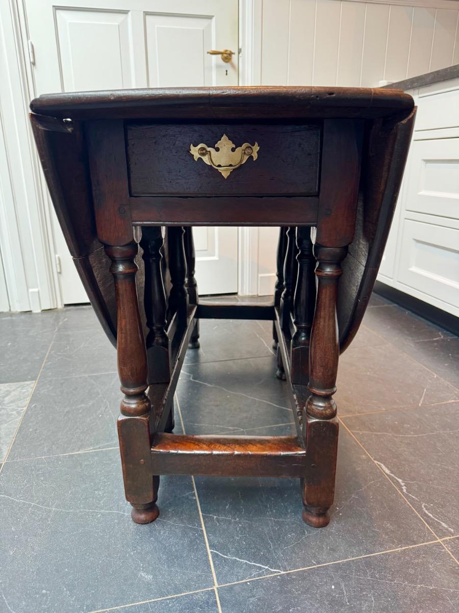 Oak Gateleg table ca 1720