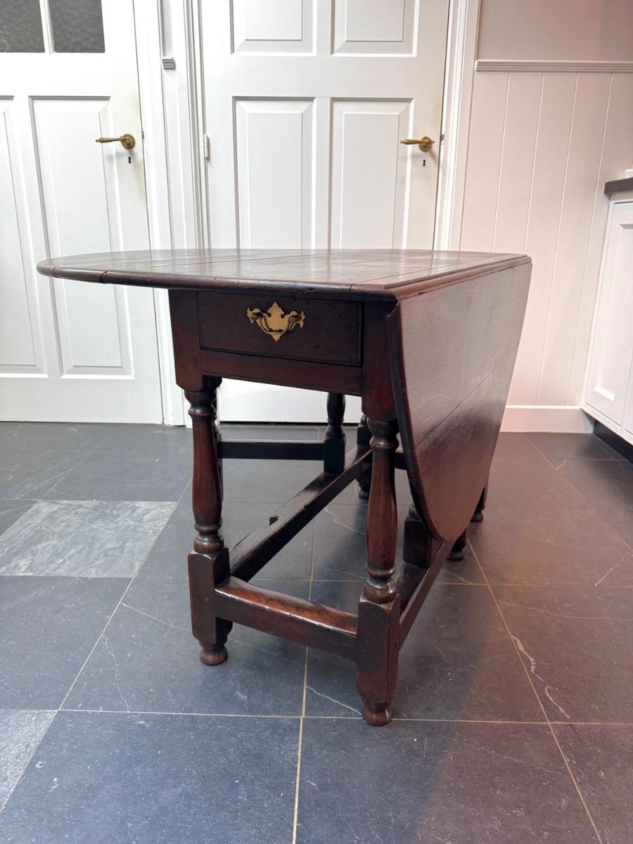 Oak Gateleg table ca 1720