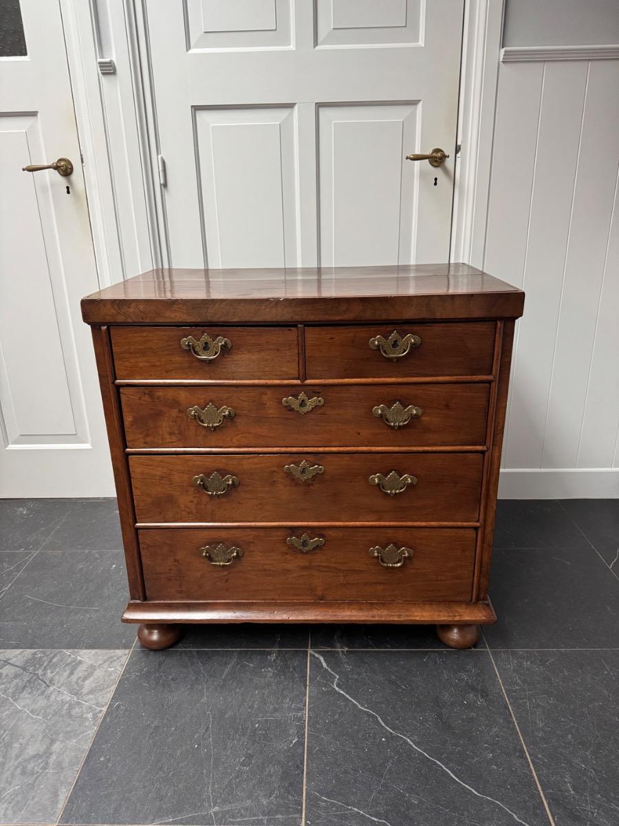 Small size Georgian chest of drawers 