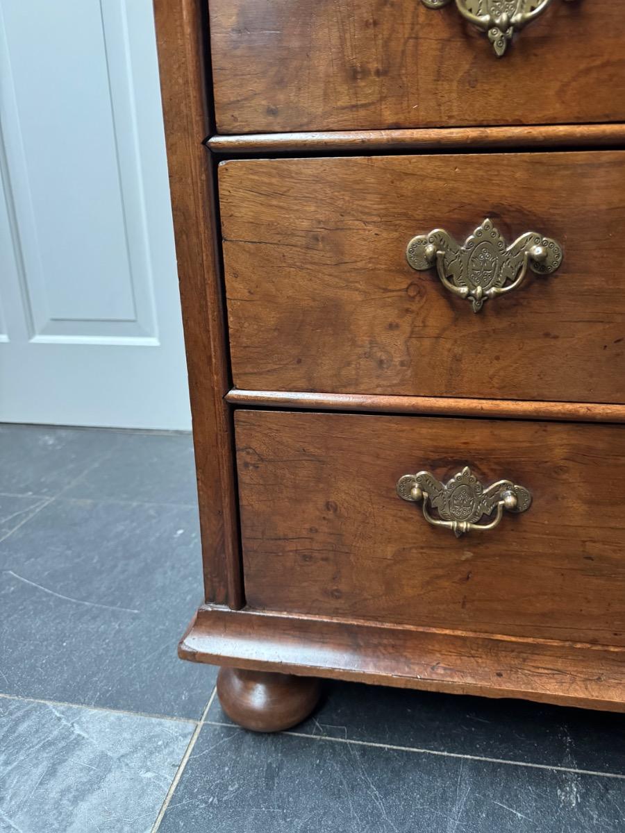 Small size Georgian chest of drawers 