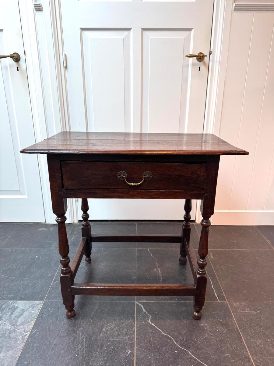 Small size side table ca 1710 (s23)