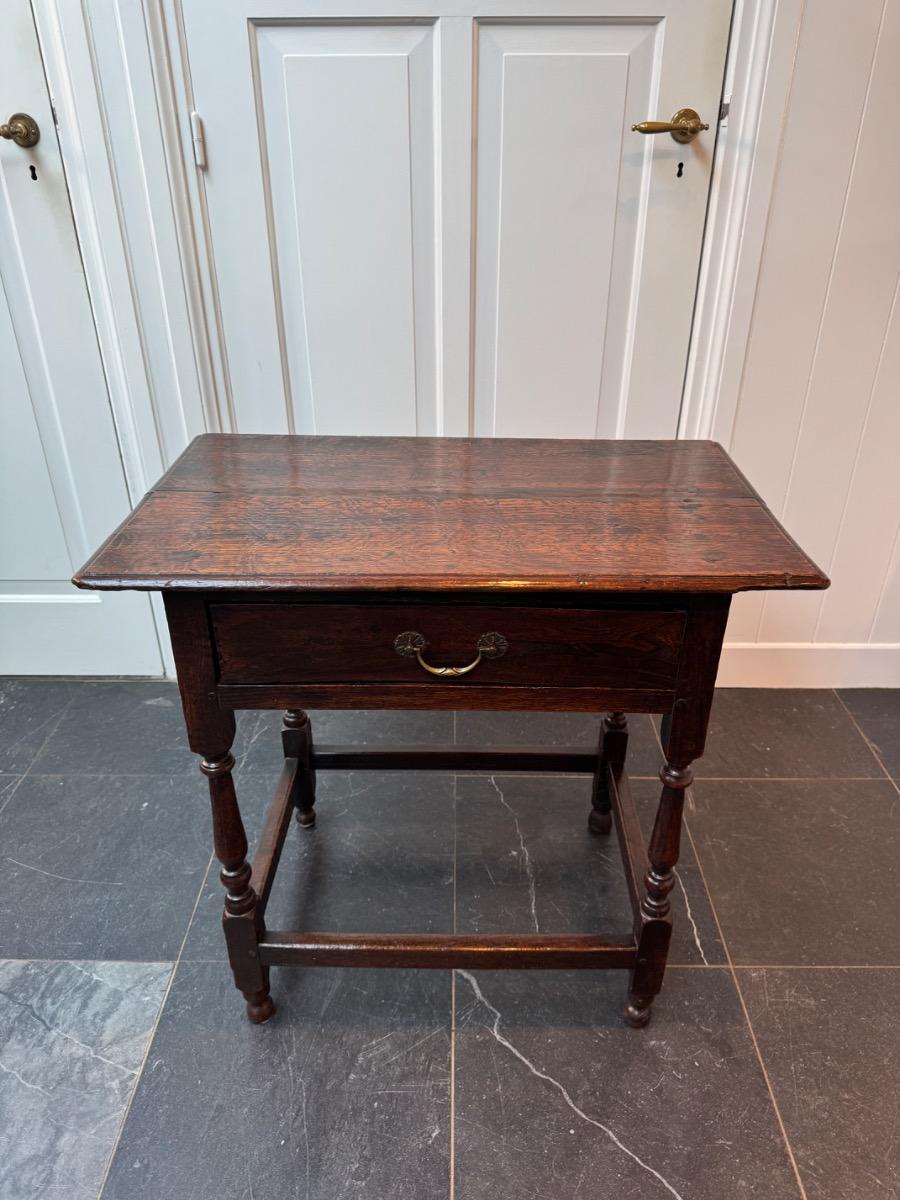 Small size side table ca 1710 (s23)