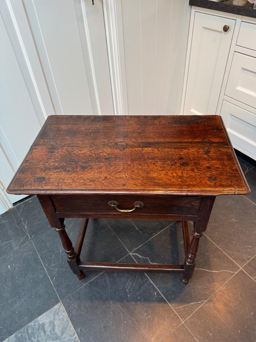 Small size side table ca 1710 (s23)