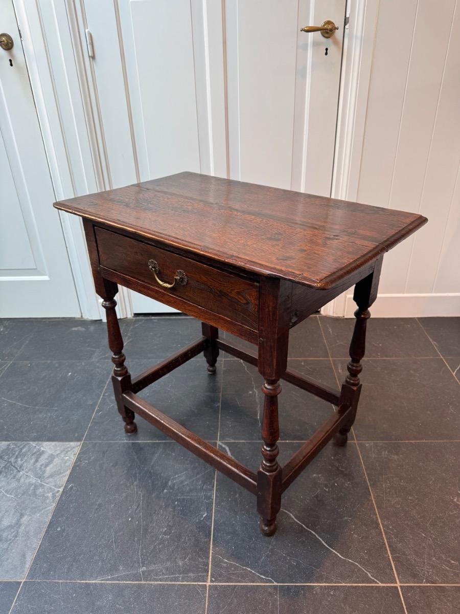 Small size side table ca 1710 (s23)