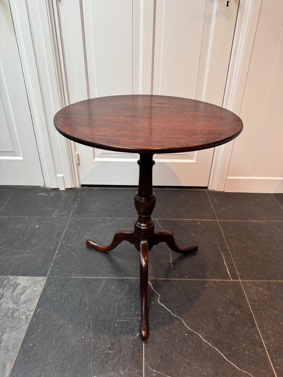 Small size Tilttop table ca 1820