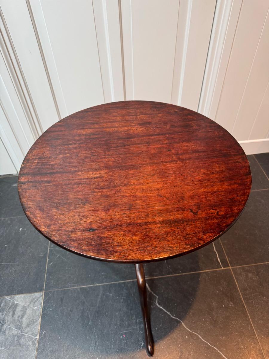 Small size Tilttop table ca 1820