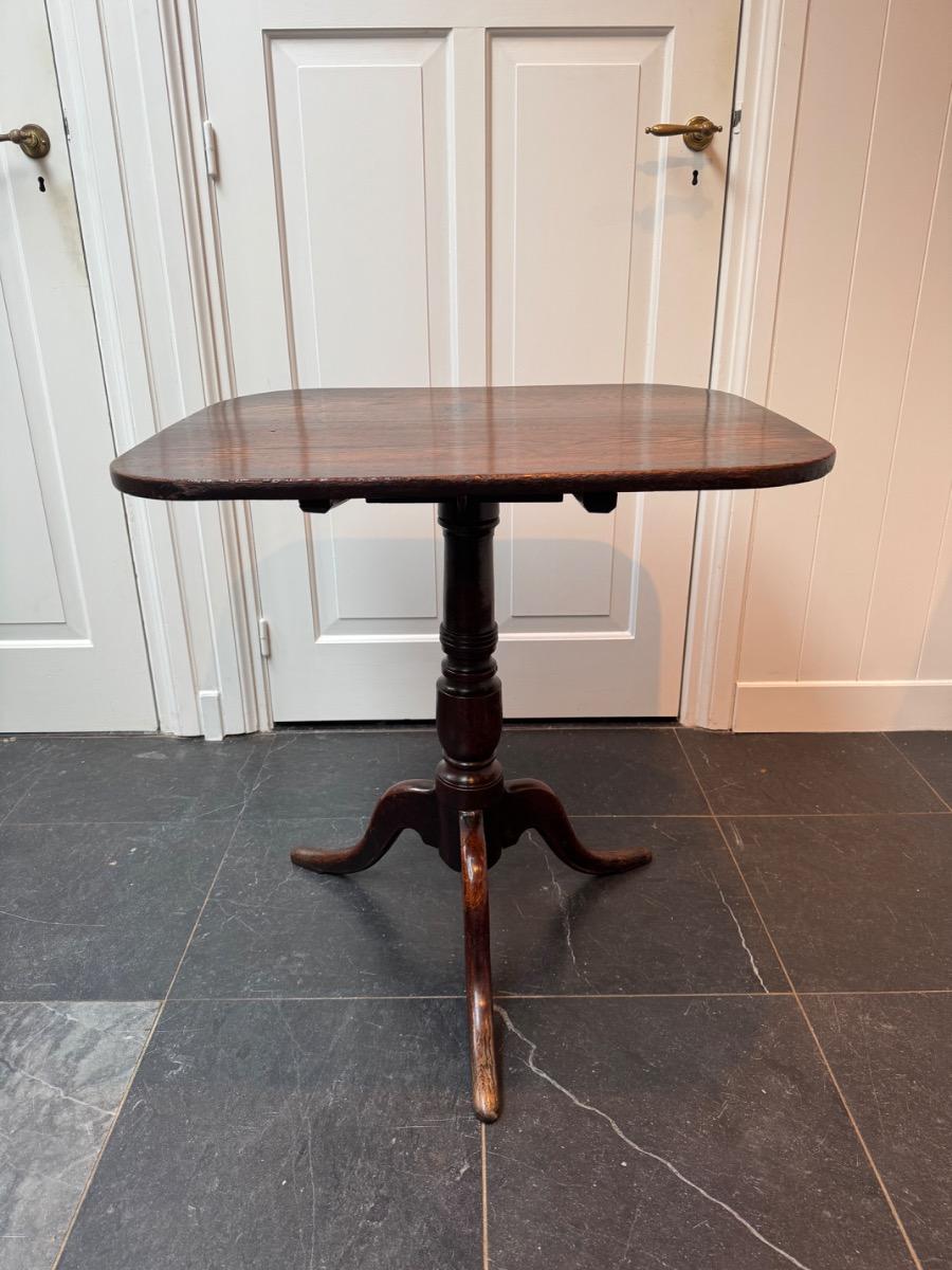 Tilttop table in oak ca 1800 (S20)