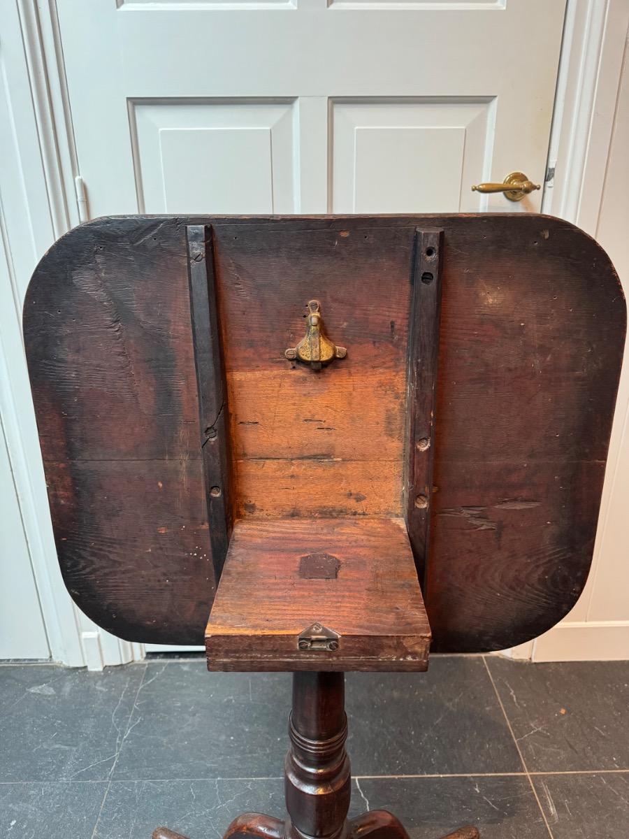 Tilttop table in oak ca 1800 (S20)