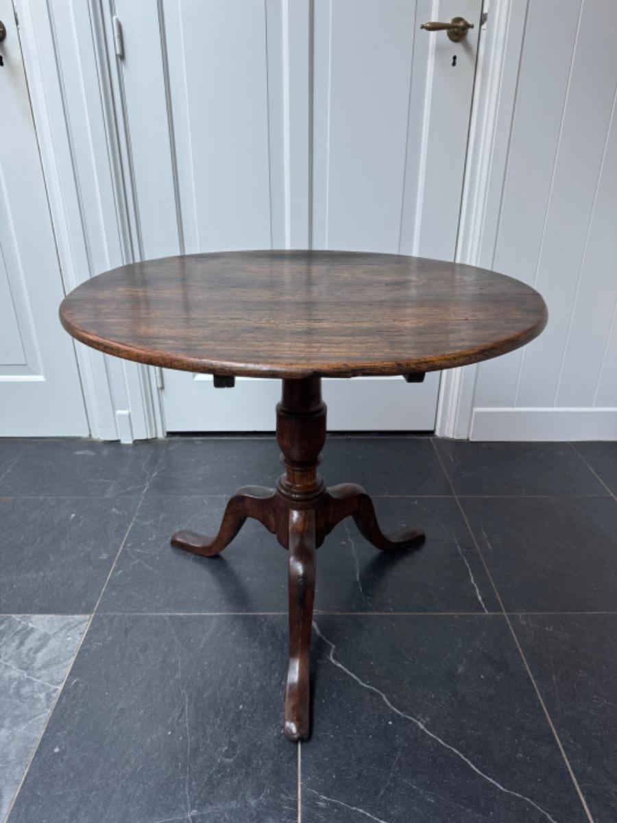 Tripod table ca 1800