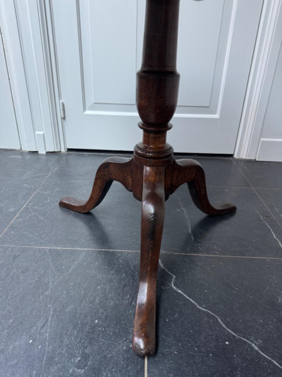 Tripod table ca 1800