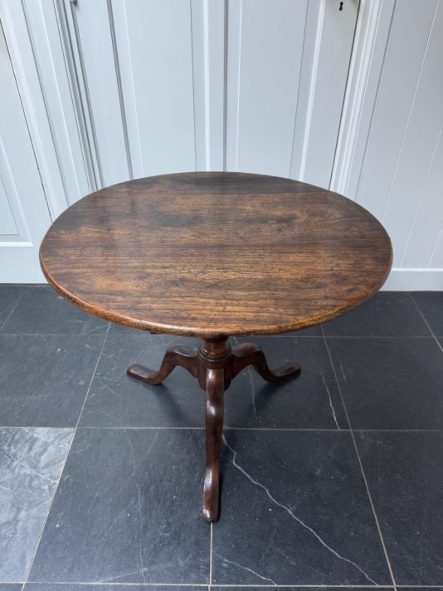 Tripod table ca 1800