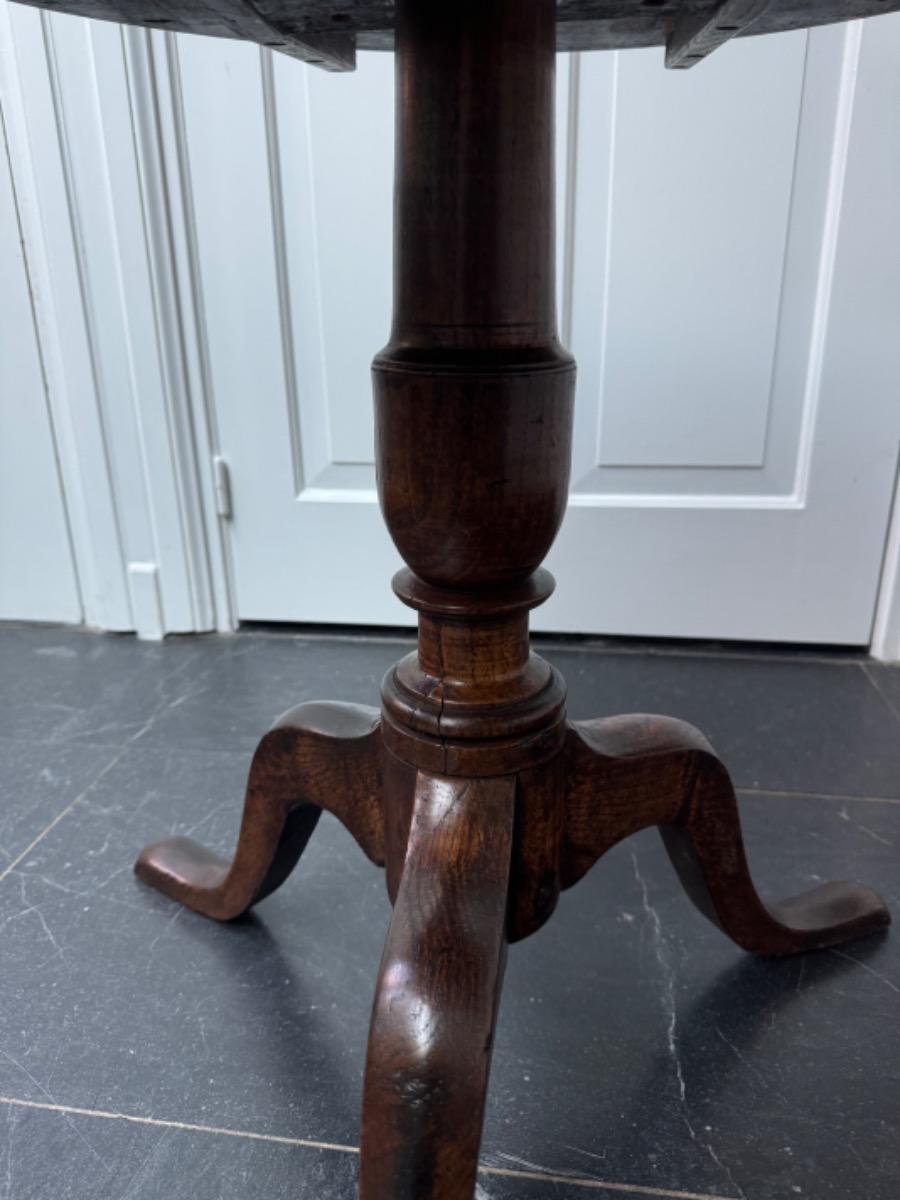 Tripod table ca 1800