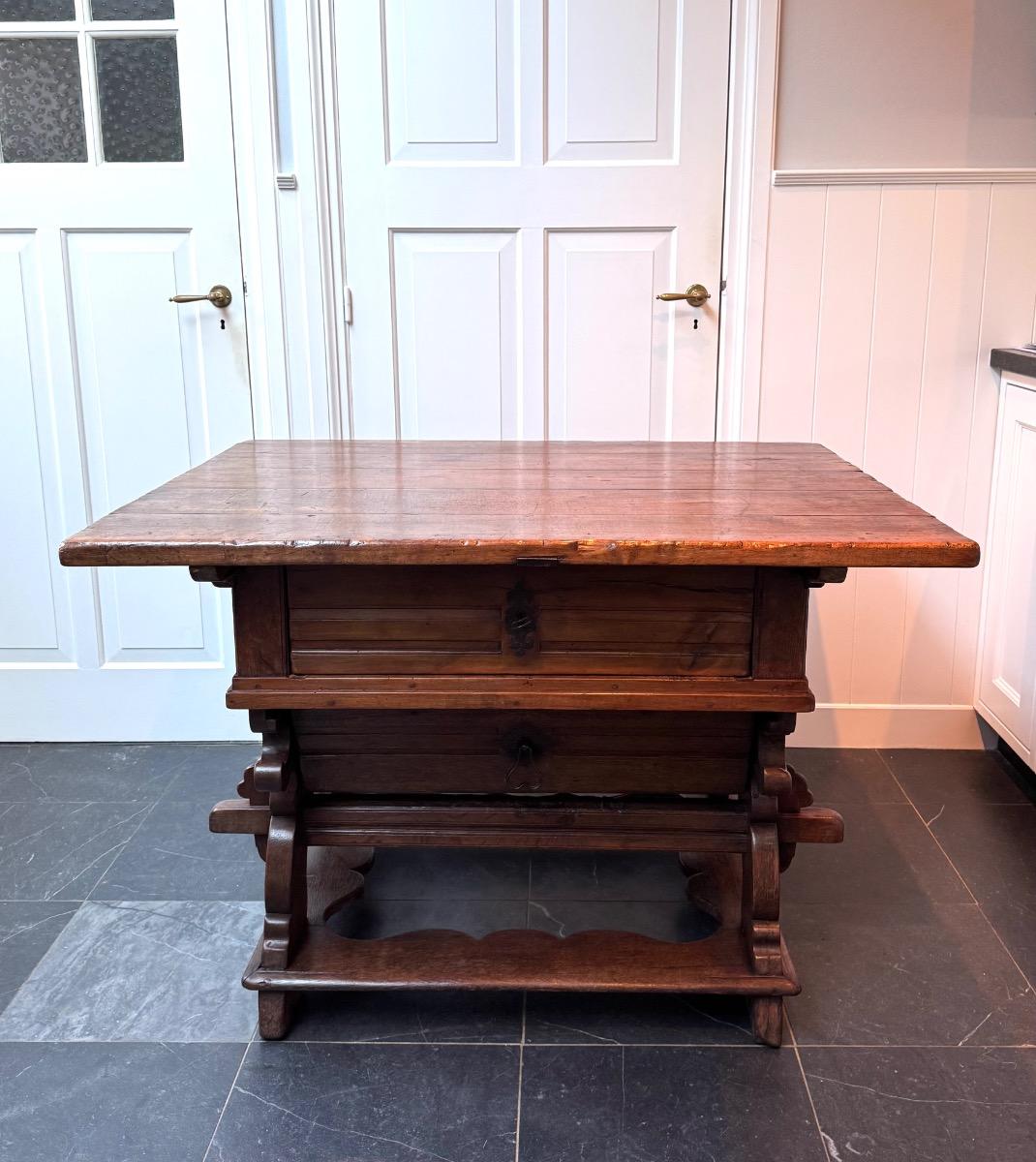 Walnut and oak pay table 18th century(T9)