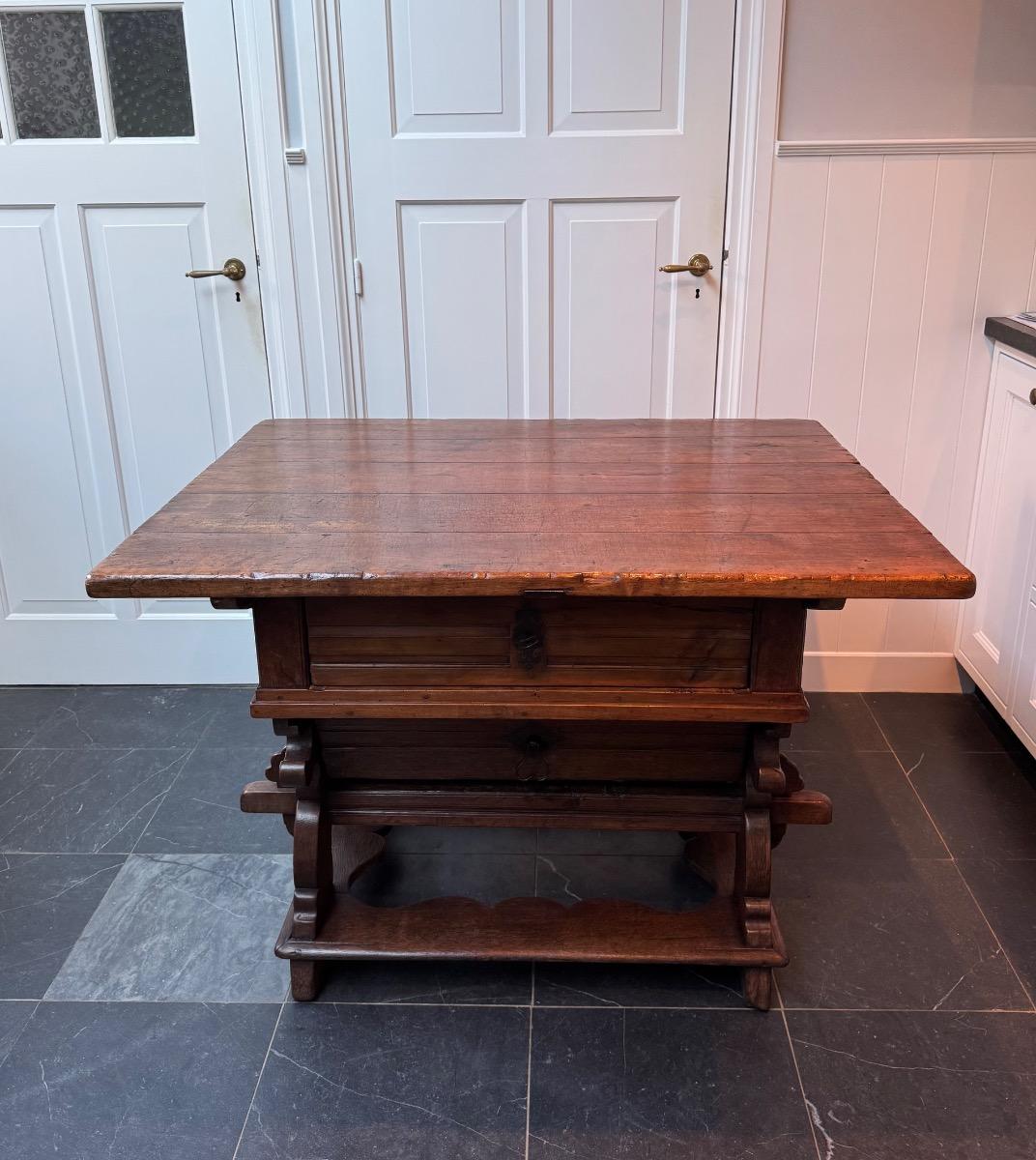 Walnut and oak pay table 18th century(T9)